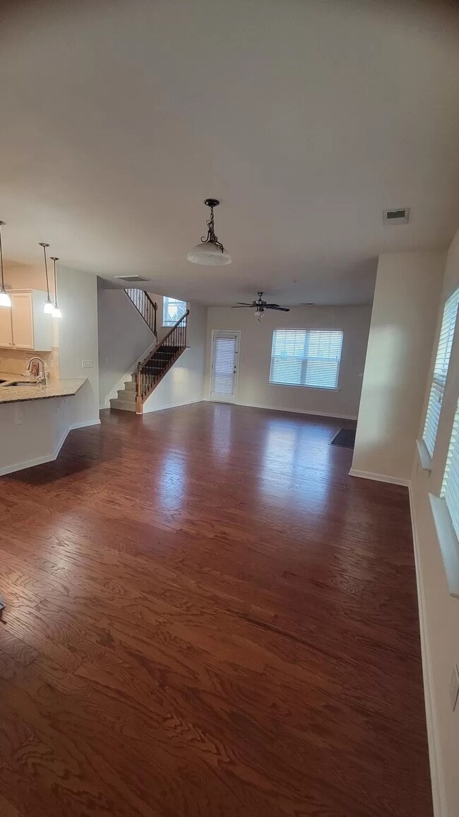 Building Photo - 107 Dellbrook St