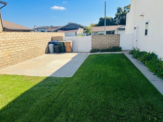 Building Photo - Ideal Multigenerational Home with Separate Downstairs Bedroom and Bath