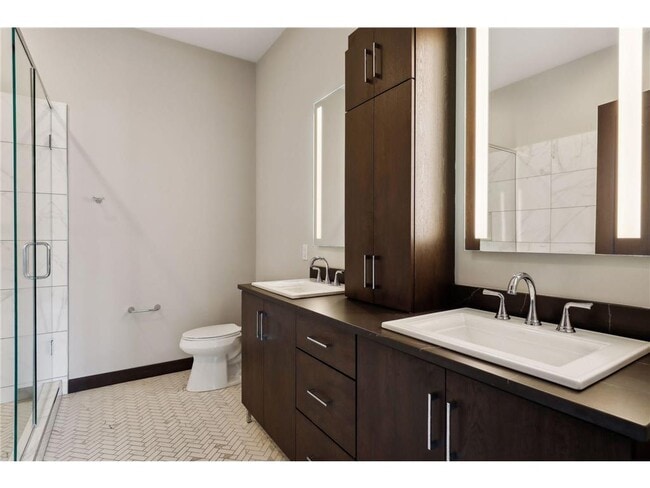 Building Photo - 253 Lake St E