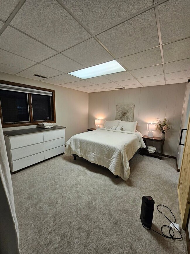 Building Photo - Remarkable 5 Bedroom Home For Rent in Mentor