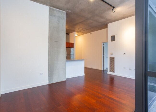 Building Photo - 235 W Van Buren St