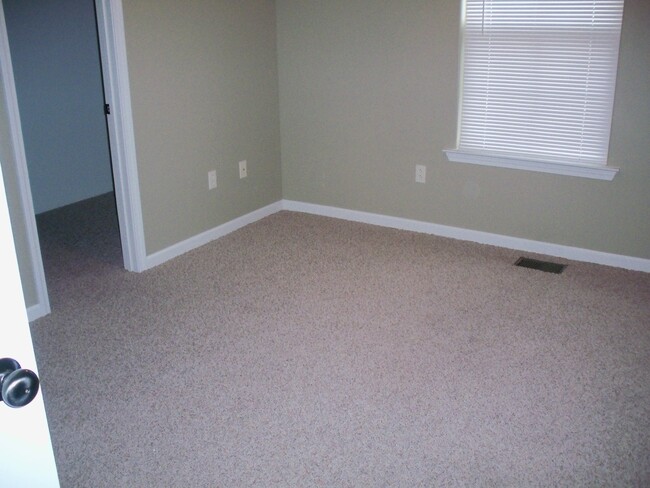 upstairs small bedroom - 1534 Montagne St