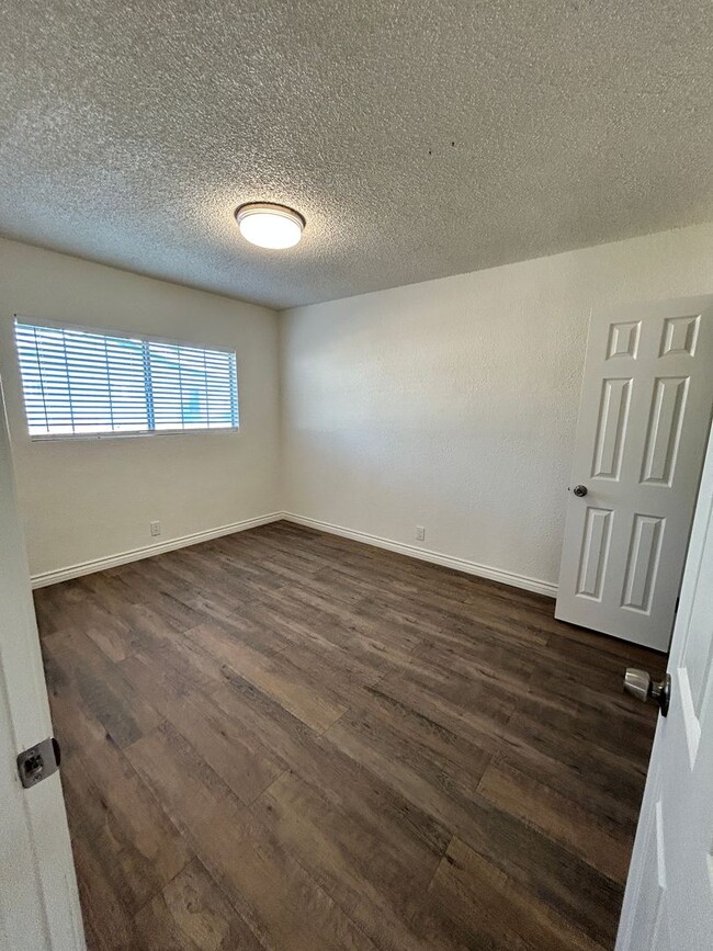 Building Photo - Fully Remodeled Front Duplex in a Prime Lo...