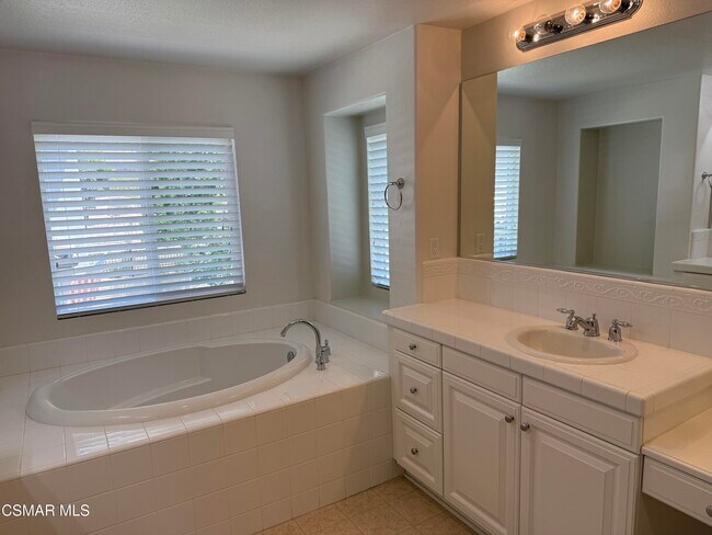 Building Photo - 600 Clearwater Creek Dr