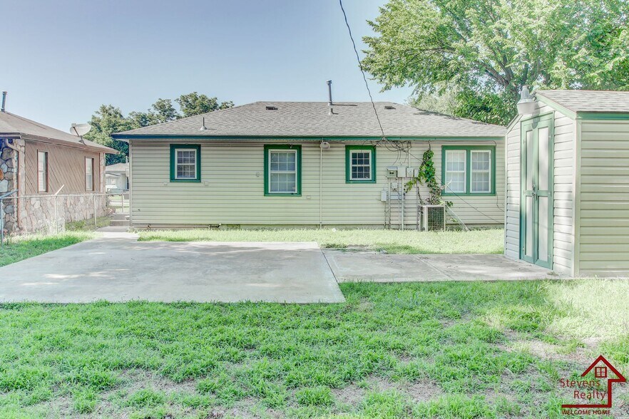 Building Photo - 1806 NW Lincoln Ave