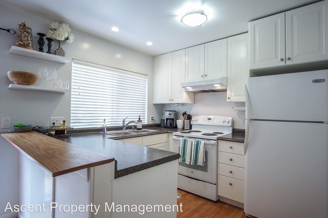 Building Photo - 7930 Mission Center Ct