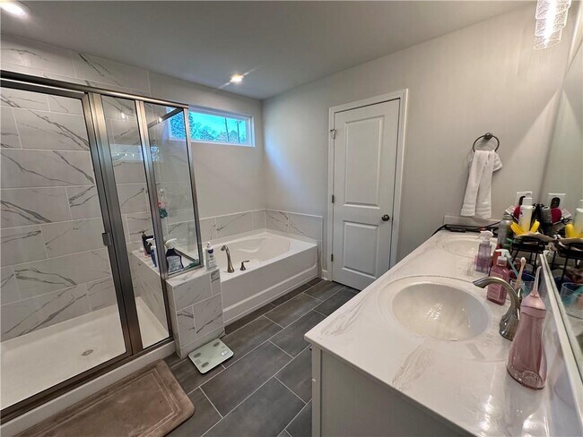 Building Photo - 5430 Wheeler Ridge Rd