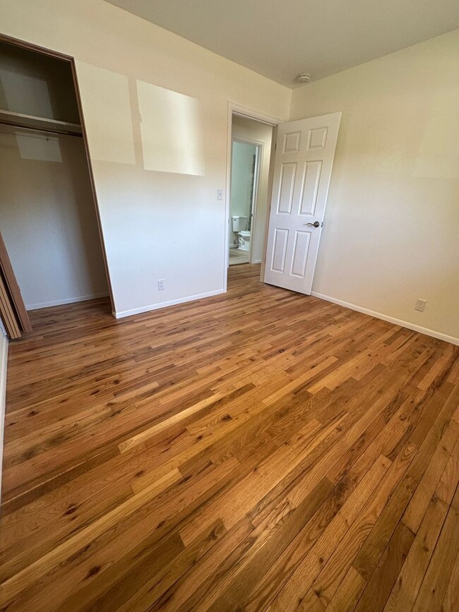 Building Photo - Spacious 3 Bedroom House with Attached Garage and Large Yard!