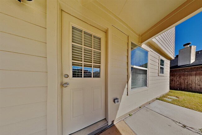 Building Photo - 32126 Willow Creek Park