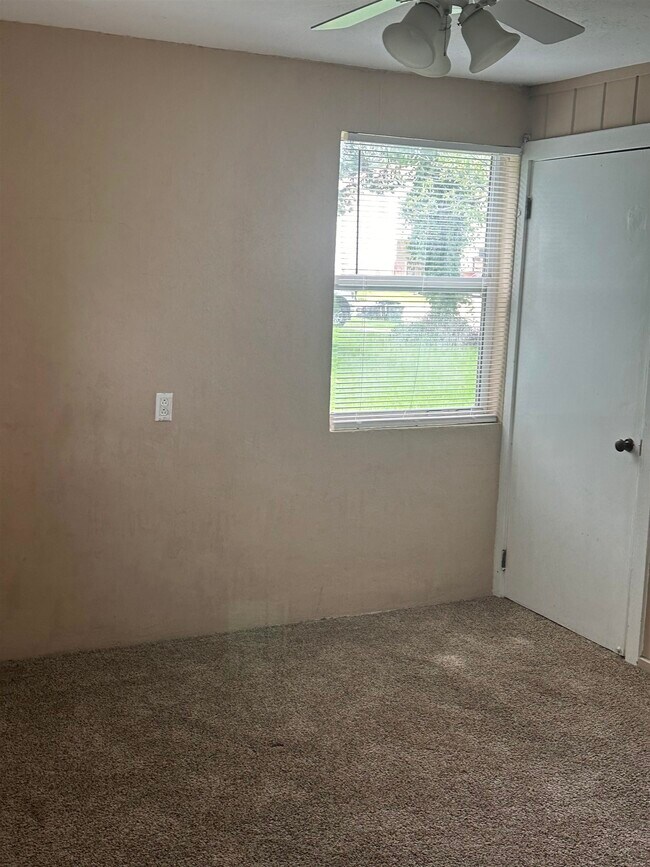 Building Photo - 243 Lovelace Dr