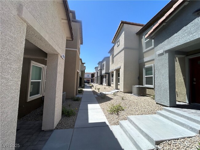 Building Photo - 9916 Tangerine Hls St