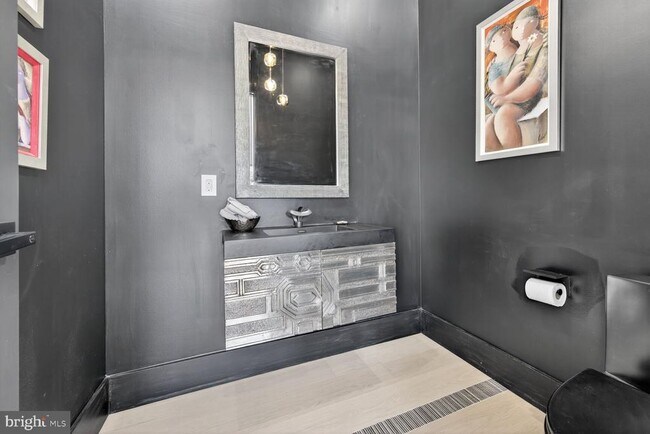 Building Photo - 4509 Foxhall Cres NW