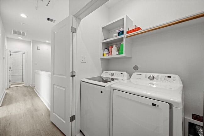 Building Photo - 1550 W Tidwell Rd