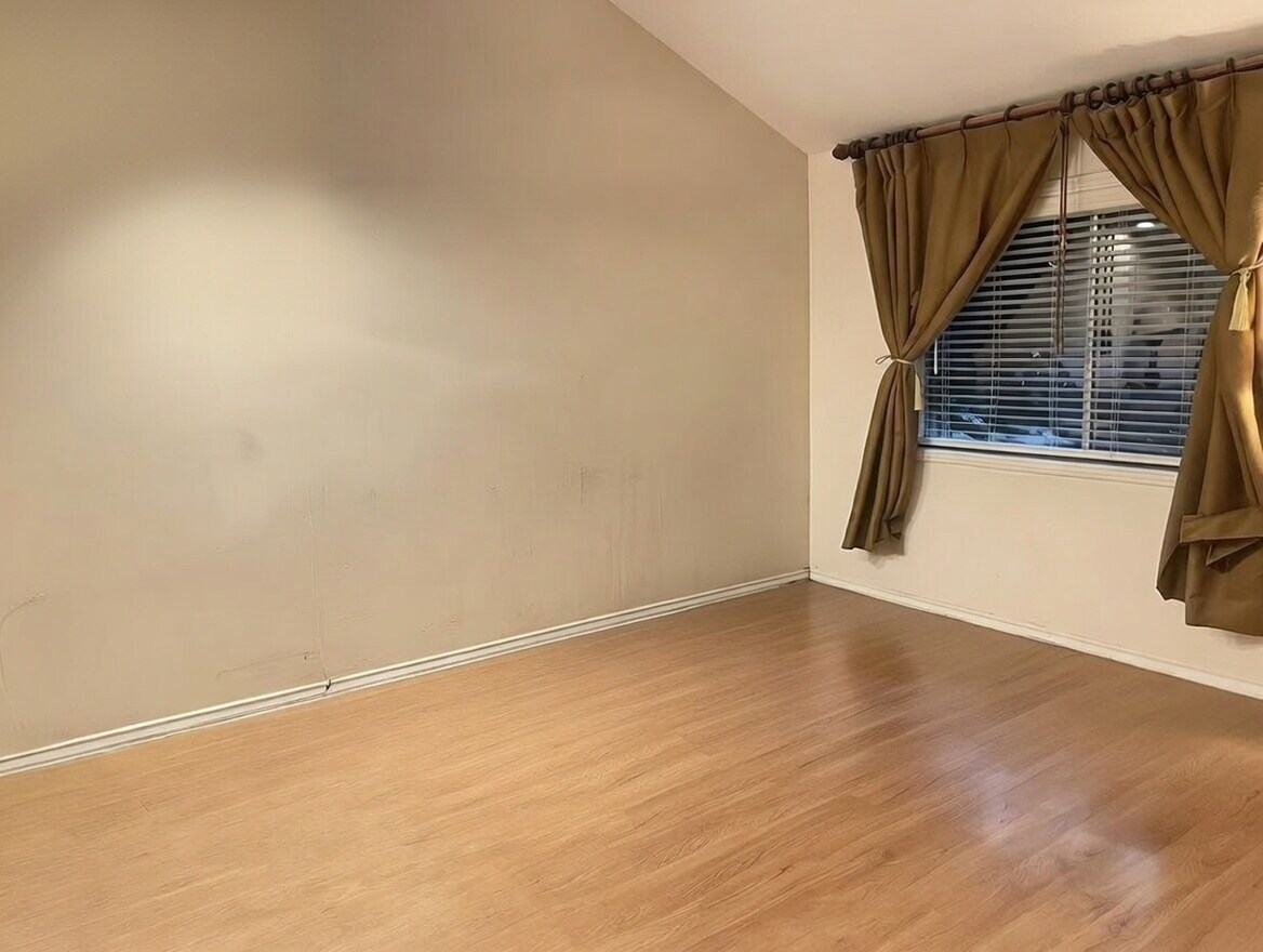 Building Photo - 660 Golden Springs Dr