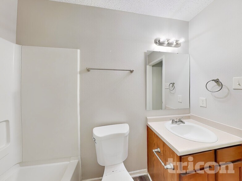 Building Photo - 9017 Southernwood Way