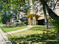 Building Photo - 2600 Park Ave