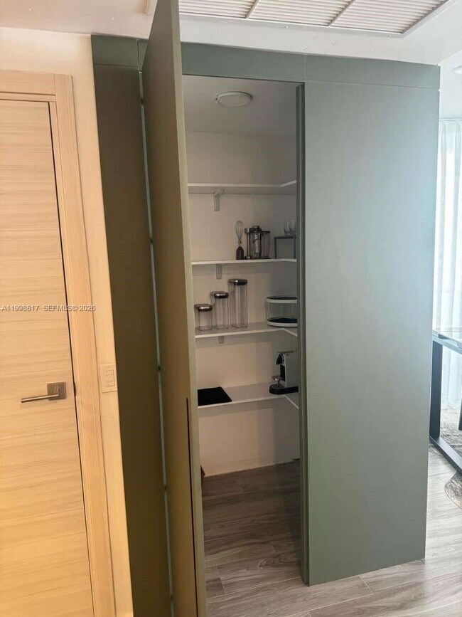 Building Photo - 801 S Miami Ave