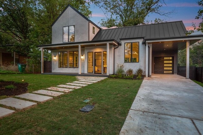 Building Photo - Stunning South Austin Oasis