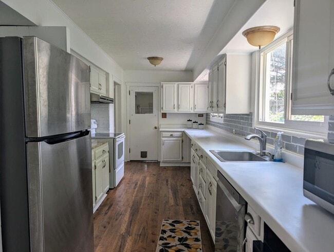 Building Photo - Beautiful Home 4bd 3bath