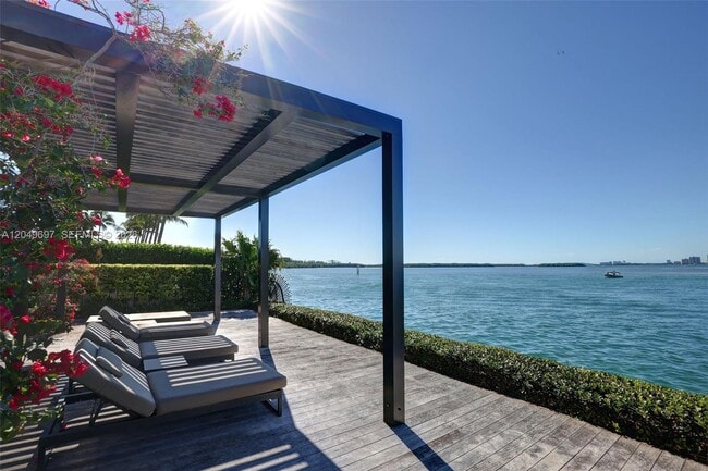 Building Photo - 5245 Fisher Island Dr
