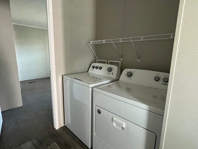 Building Photo - 5157 Chantelle Dr