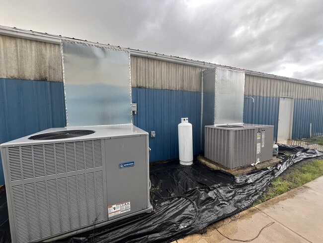 Building Photo - 16093 SW Roy Rogers Rd