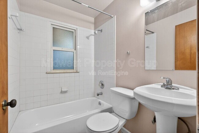 Building Photo - 1015 Avant Dr