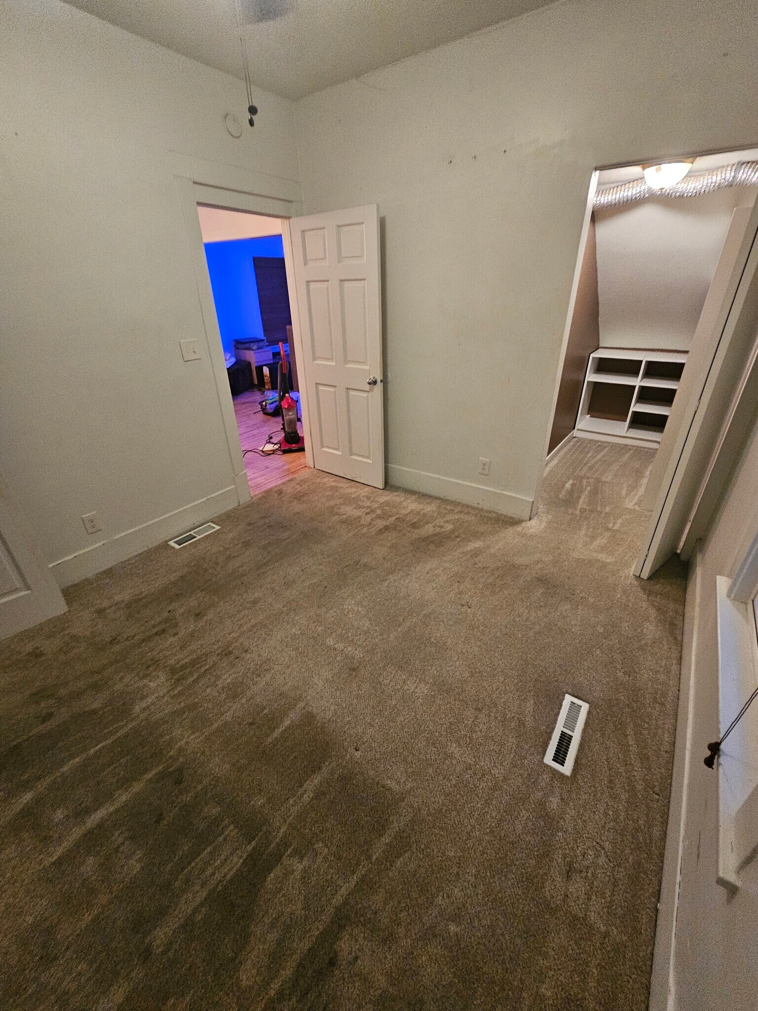 first bedroom - 522 Newton Ave N