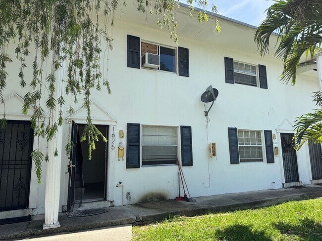 Building Photo - JKRK Miami - 1625
