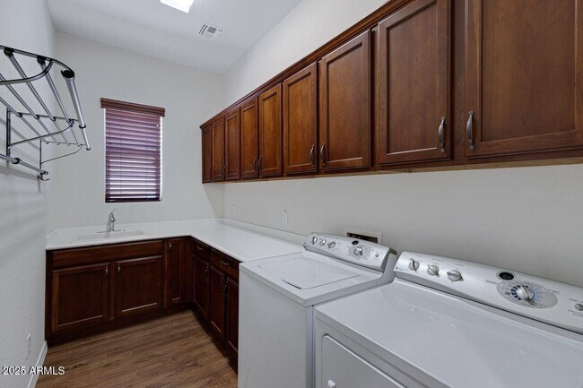 Building Photo - 2268 W River Rock Trail