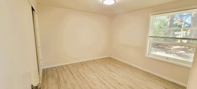 Building Photo - Charming 3-Bedroom Rambler in Seattle/Shor...
