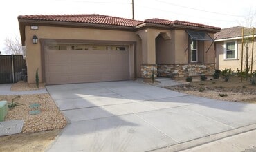 Building Photo - 73593 Travers St