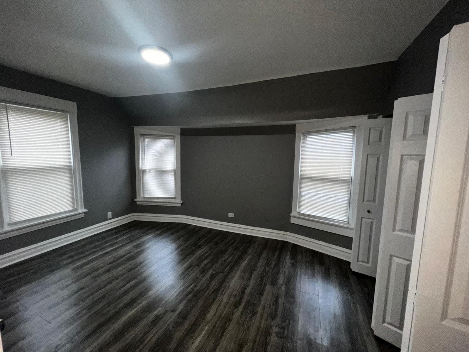 Building Photo - 709 N Laramie Ave