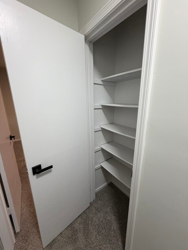 Building Photo - Move in Special - 3bed 2 bath in KCK off Turner and I-635