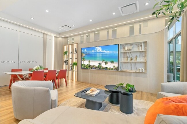 Building Photo - 9940 W Bay Harbor Dr