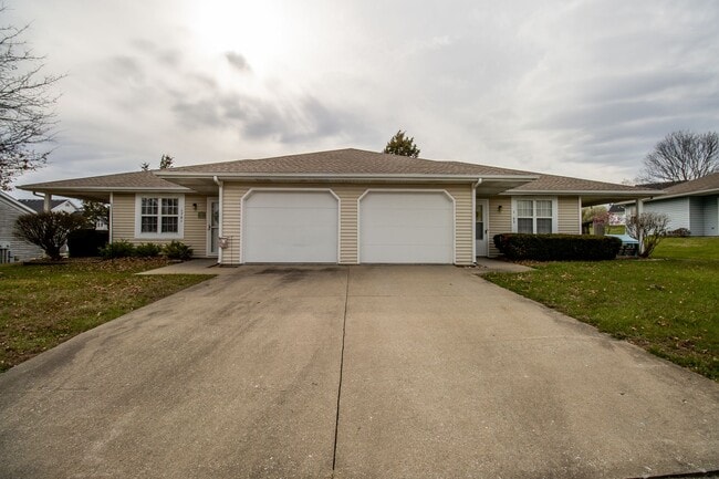 Building Photo - 1701-1703 Olympic