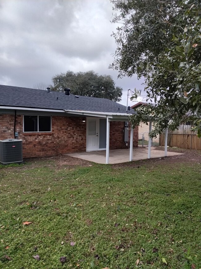 Building Photo - SINGLE FAMILY BRICK HOME IN SOUTH BOSSIER