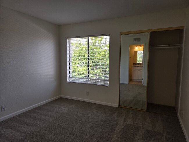 Building Photo - 1532 Granite Hills Dr