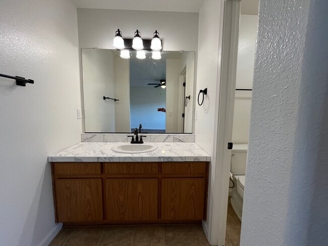 Building Photo - ? Move-In Special! ? $1,000 Off First Mont...