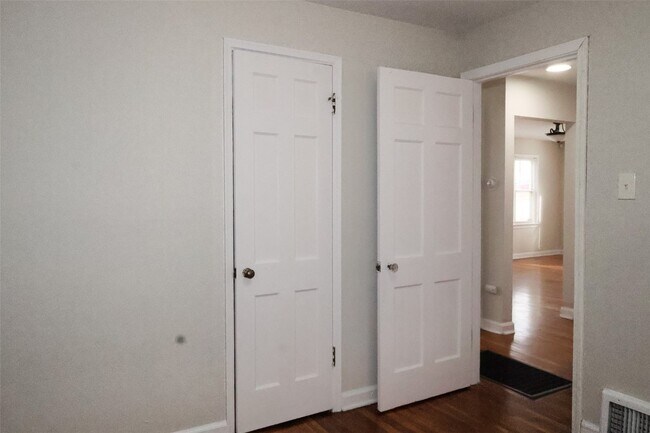 Building Photo - 10131 Cabot Dr