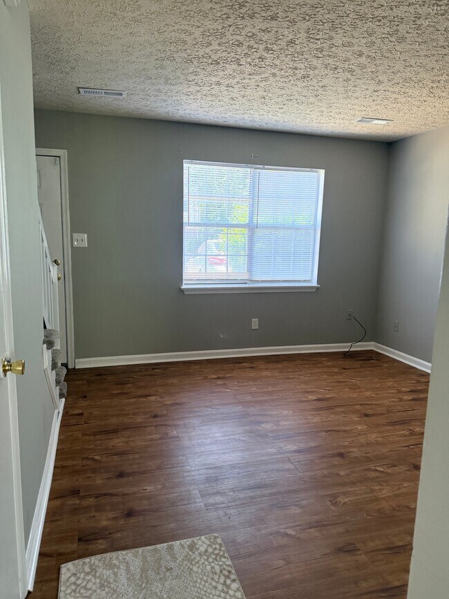 Building Photo - 16 Duiguid Dr