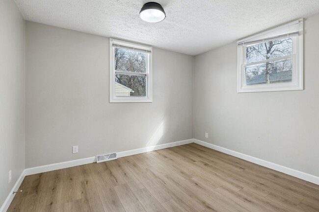 Building Photo - 3111 S 40th St