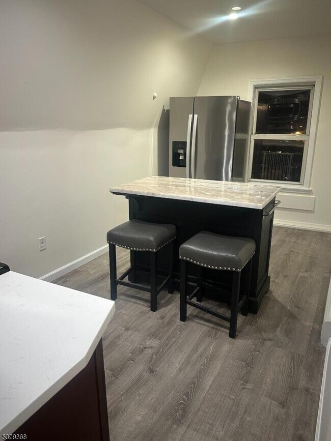 Building Photo - 192 Fairview Ave