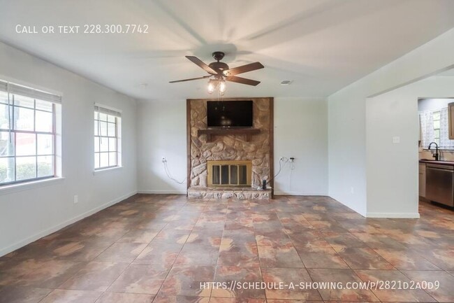 Building Photo - 647 Ridge Dr