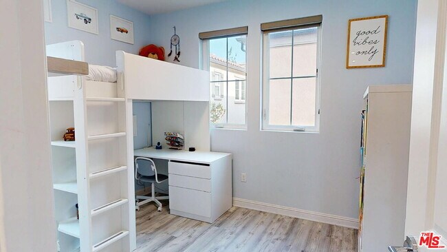 Building Photo - 20607 W Chestnut Cir