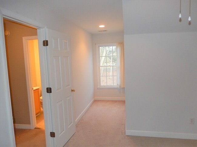Building Photo - 6610 Lipscomb Dr