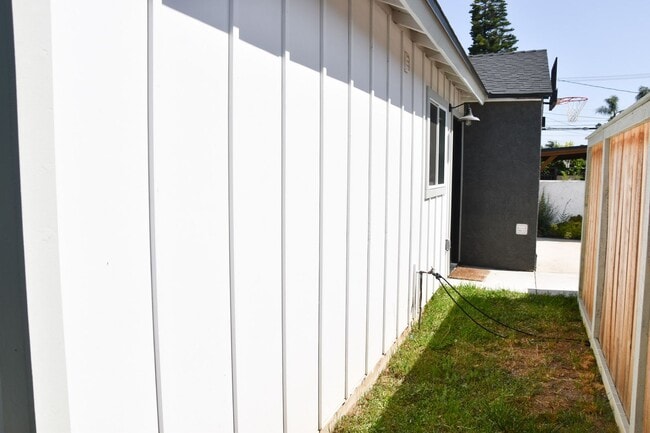 Building Photo - New ADU unit with all the amenities.