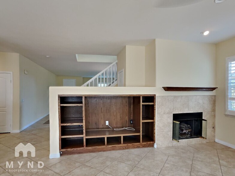 Building Photo - 807 Via Bahia