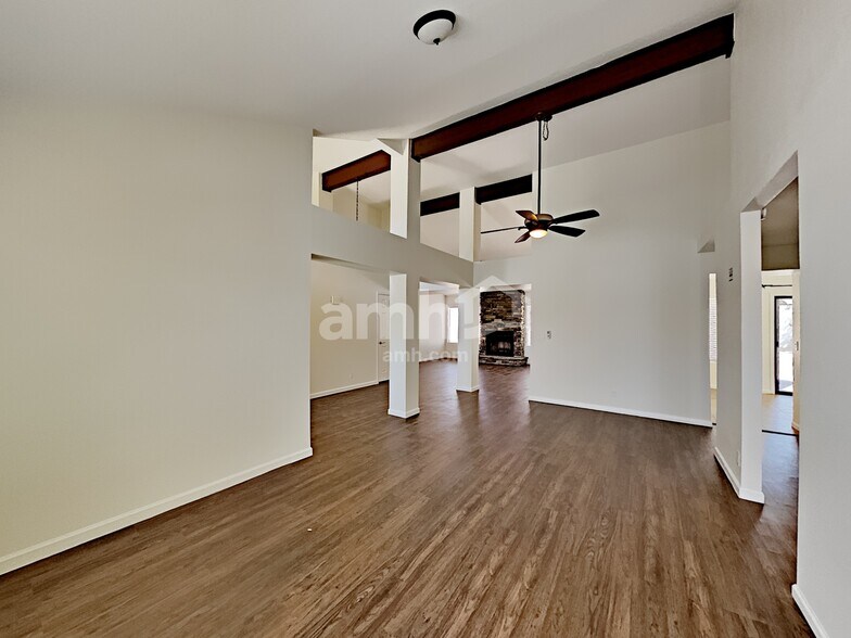 Building Photo - 11106 E Becker Ln