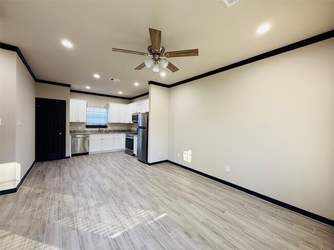 Building Photo - 4802 Cruse Rd